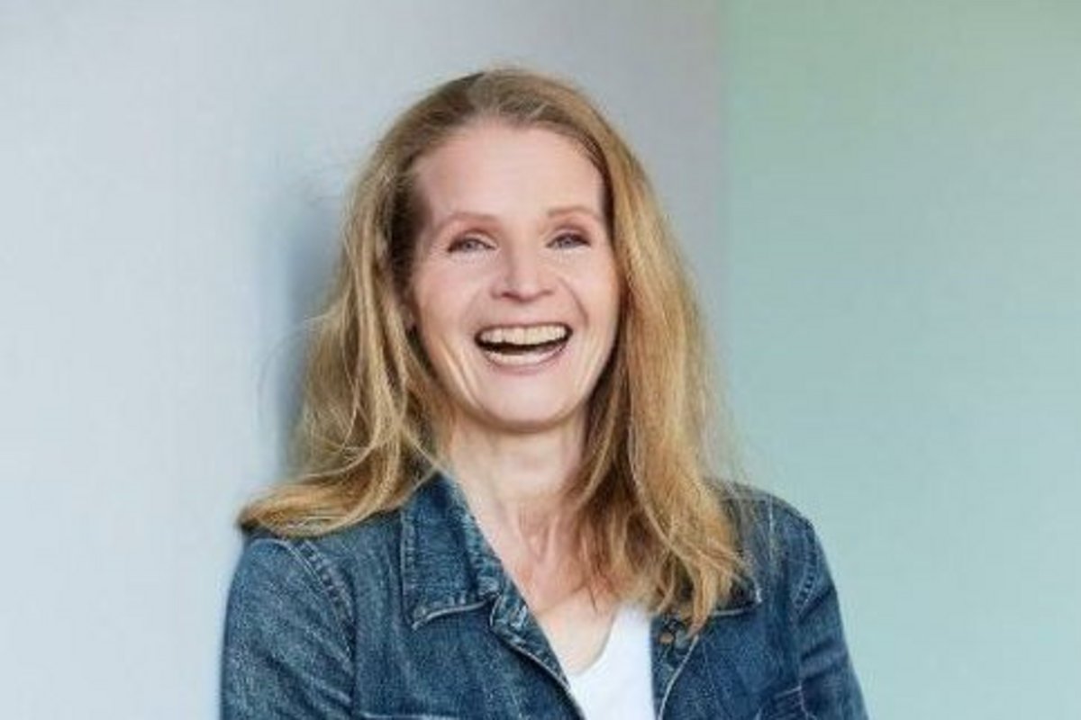 Schauspielerin und Trainerin Katja Geist leitet den Workshop. Foto: Sonia Thomas Eine herzlich lachende Frau