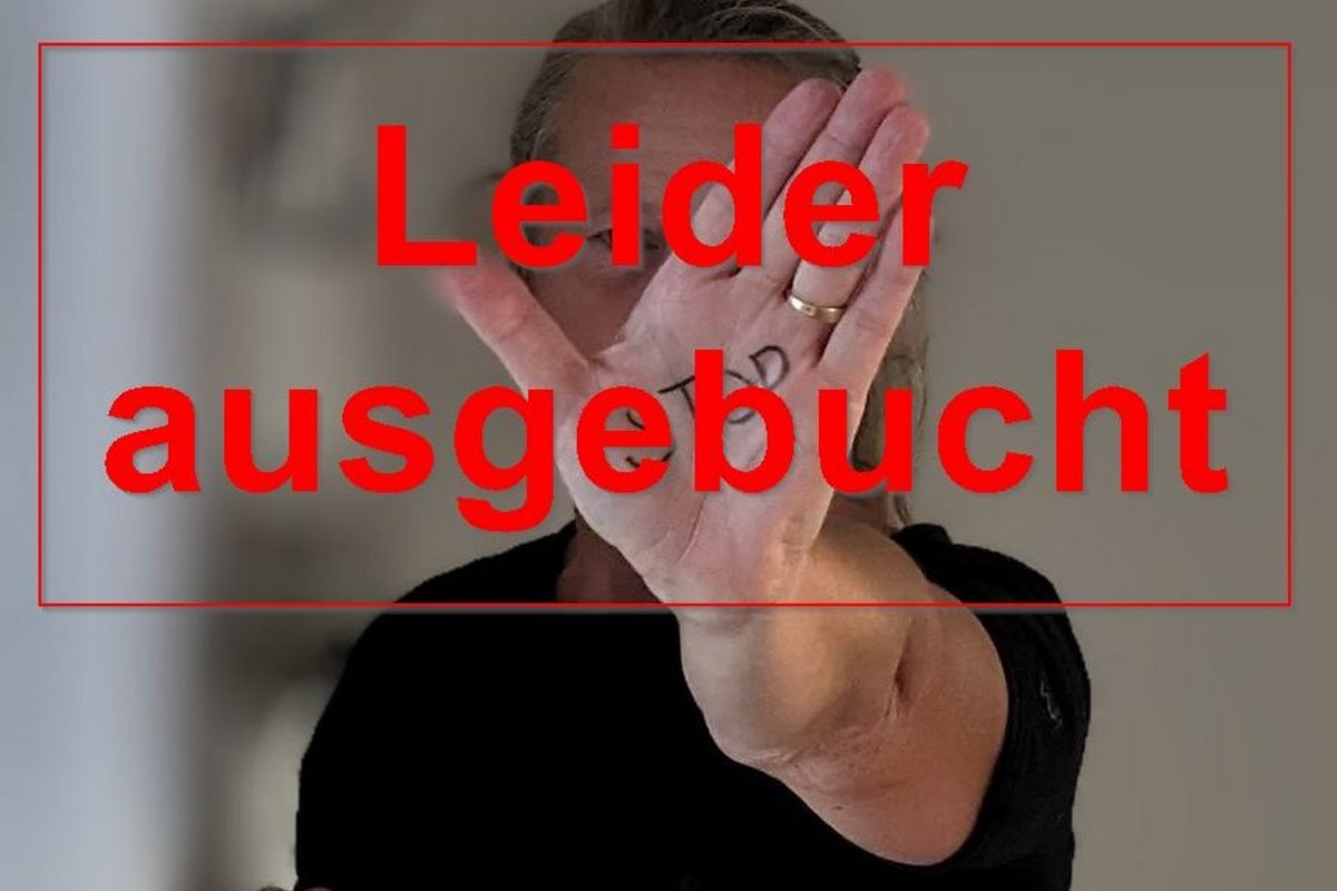 Das Sicherheitstraining ist leider ausgebucht. eine Frau signalisiert mit ausgestreckter Hand: Stopp! Darüber liegt der Hinweis, dass die Veranstaltung ausgebucht ist